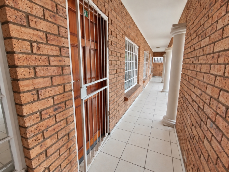 2 Bedroom Property for Sale in Oos Einde North West